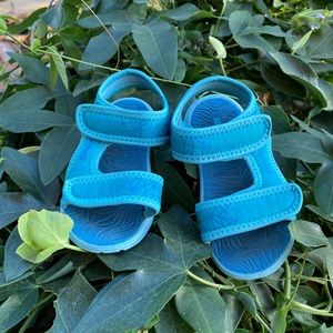 Teva sandels - size 5t